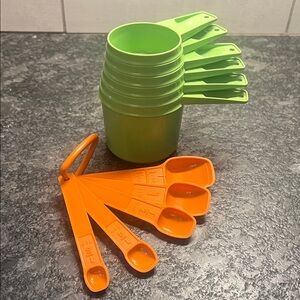 Vintage Tupperware Green Measuring Cups and Orange Measuring Spoons. Exc cond